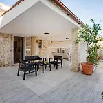 Guesthost - Armida Steps From The Sea * Μπάρι