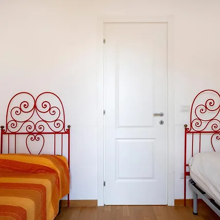 Guesthost - Armida Steps From The Sea Villa *