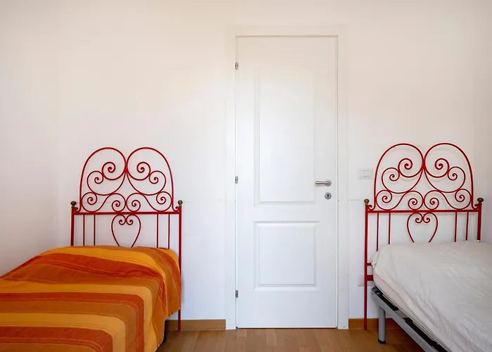 Guesthost - Armida Steps From The Sea Villa *