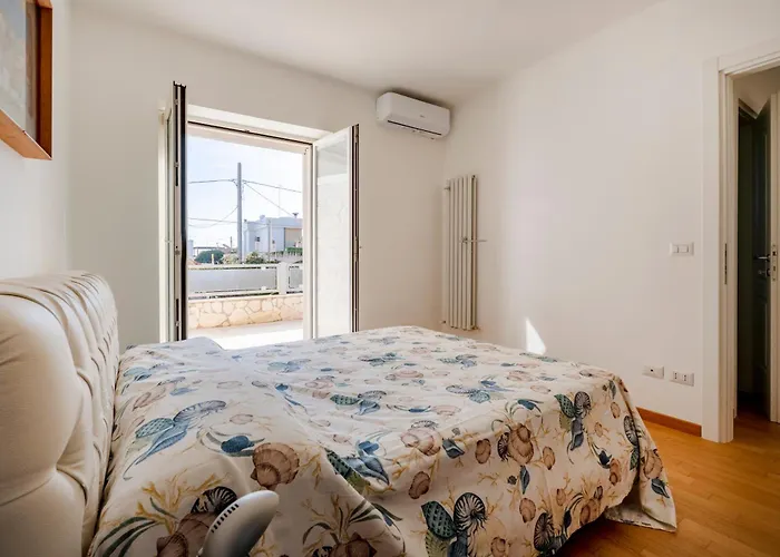 Guesthost - Armida Steps From The Sea Villa